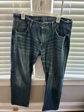 American Eagle Outfitters Men's Faded Blue Denim Jeans